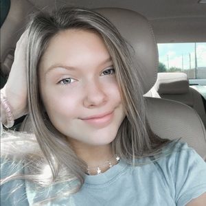 Meet your Posher, Devyn